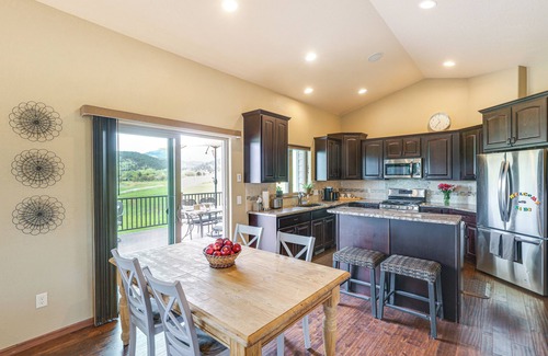 North Spearfish Casa | Spearfish Retreat w/ Fireplace + Mountain Views!