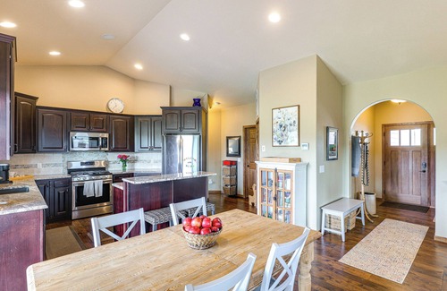 North Spearfish Casa | Spearfish Retreat w/ Fireplace + Mountain Views!