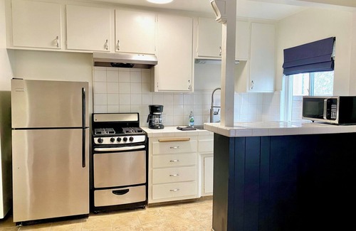 El Porto Casa | Specious 1-Bedroom with Garage 1 Minute Walk to the Sand