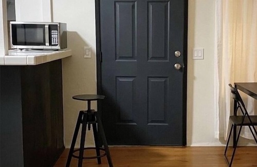 El Porto Casa | Specious 1-Bedroom with Garage 1 Minute Walk to the Sand