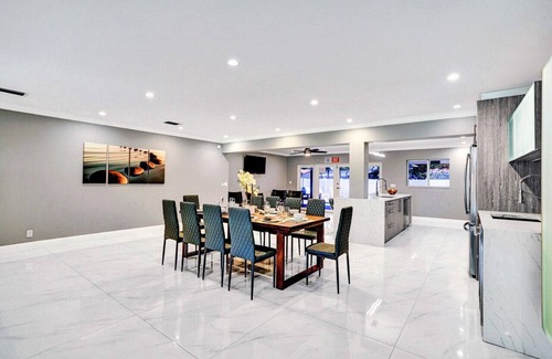 South Lake Villa | 1301 Rodman St Hollywood FL