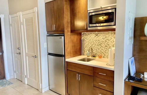 Grace Bay Complejo | Spectacular Beachfront Condo, Ocean Views of Grace Bay, Suite #123