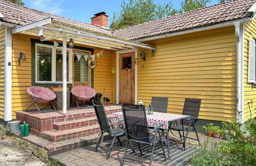 Graddo Casa | Spend a relaxing holiday in this charming holiday home with sea views.