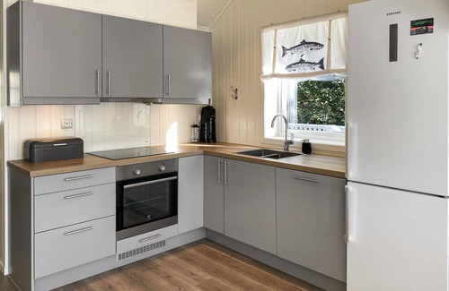 Skodje Casa | Spend a wonderful nature vacation in this cottage, right on the shore.