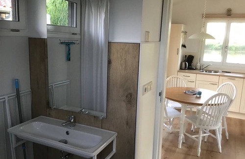Vriezekoop Cabaña | Pase la noche en el agua en Tiny House / Trekkershut Comfort / Mini Bungalow
