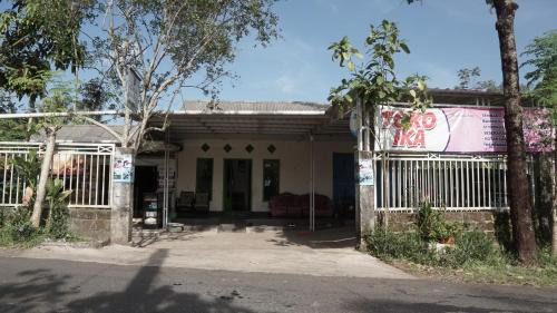 Kayangan Hotel | SPOT ON 92699 Irish Irish Homestay