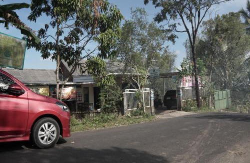 Kayangan Hotel | SPOT ON 92699 Irish Irish Homestay