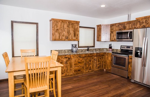 Freedom Cabina | Spotted Moon Ranch - River Front - One Bedroom King Cabin