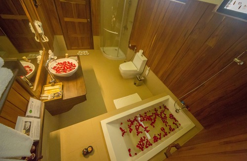 Nyaungshwe Hotel | Spring Lodge Inle