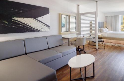 Pensacola Beach Hotel | SpringHill Suites by Marriott Pensacola Beach