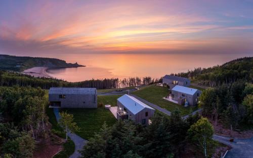 Inverness County Casa | Spruce - Luxury 1 Bdrm Cottage Stunning Views & Hot Tub, Private Path to the Beach