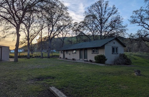 Squaw Valley Cabina | Squaw Valley Motel Room #5