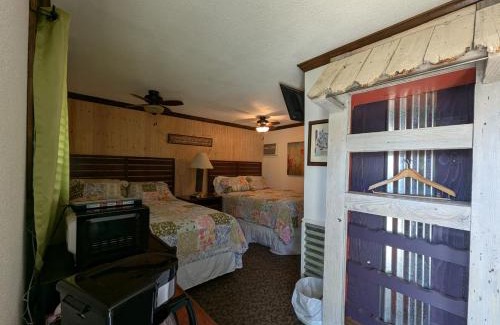 Dunlap Hotel | Squaw Valley Motel Room 7