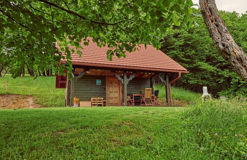 Olimje Cabina | Srčna, una hermosa cabaña de madera tranquila con una vista increíble