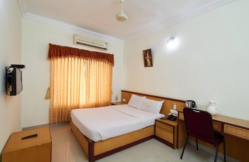 Kuppaayil Hotel | Sree Gokulam Sabari