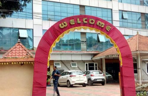 Kuppaayil Hotel | Sree Gokulam Sabari