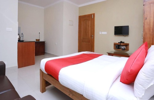 East Nada Hotel | Sreepathi Nirmalyam