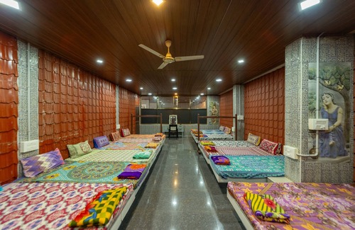 Valparai Hotel | Sri Nandha Luxury Comforts