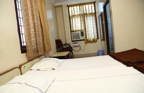 Secunderabad Cabina | Sri Sai Krishna Deluxe Lodge