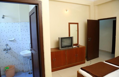Secunderabad Cabina | Sri Sai Krishna Deluxe Lodge