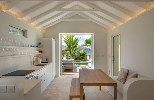 La Grande Montagne Casa | St Barth sea-front one-bedroom property with the comfort of luxury hotel suite.