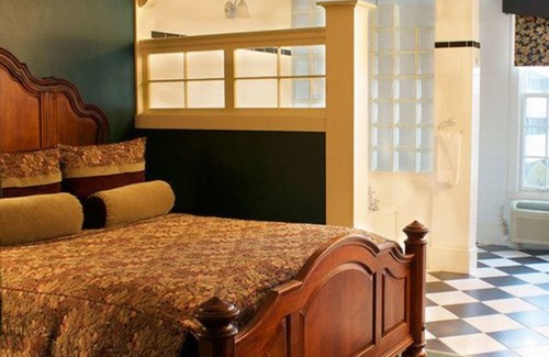 Green Bay Hotel | St. Brendan's Inn