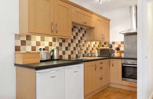 Wiseman's Bridge Apartamento | St Helens Apartment 2 - Short Walk to Beach