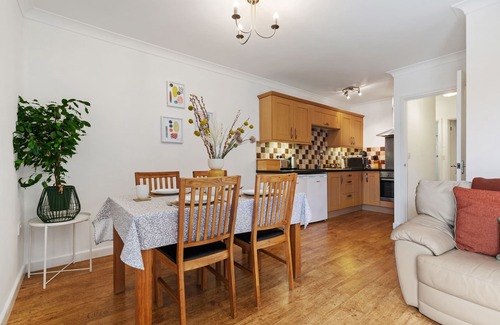 Wiseman's Bridge Apartamento | St Helens Apartment 2 - Short Walk to Beach