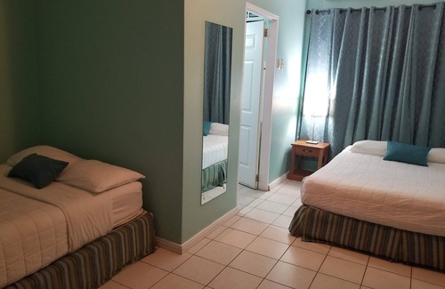 Buccoo Hotel | Habitación estándar con dos camas.