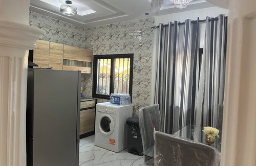 West Coast Division Apartamento | Star Light Apt #3 - The Retreat Apartments