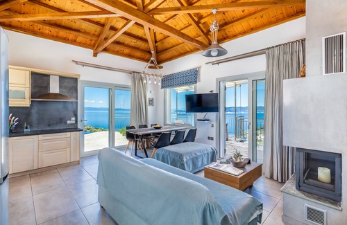 Glossa Villa | Villa de vanguardia con piscina infinita, jacuzzi, refrigeración confortable, vista del atardecer