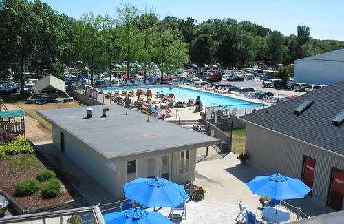 Holland Condominio | The Staterooms 2K, vista a la carretera, de nueva construcción, piscina climatizada de temporada, playa cercana