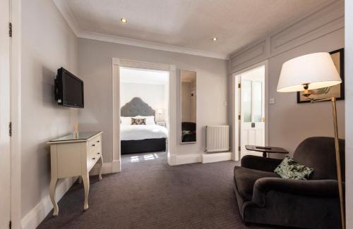 Lymm Casa | Statham Lodge Hotel