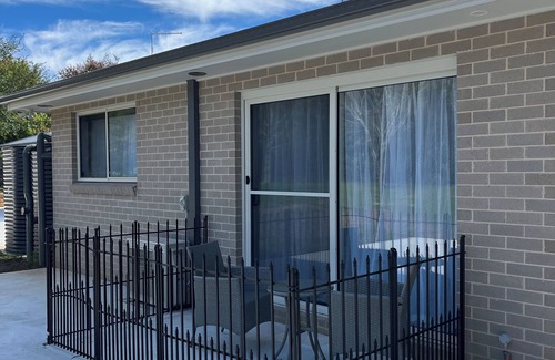 Colo Vale Cabaña | Stay and Relax 2 - is a private, new stylish cottage, in the Southern Highlands