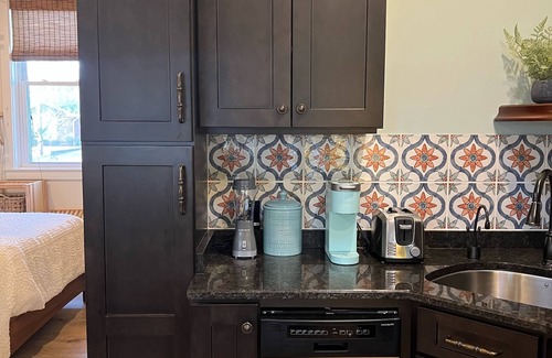 Bellevue Apartamento | Stay at the Hang- a 70's Inspired Suite in Nashville!