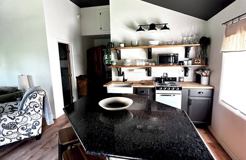 St. Albans Casa | Stay at this comfortable loft at St. Albans Bay!