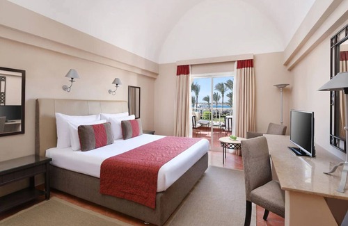 Makadi Bay Hotel | Stay Close to Dining, Beach, Tours & Cozumel Ferry | 2 Refreshing Rooms