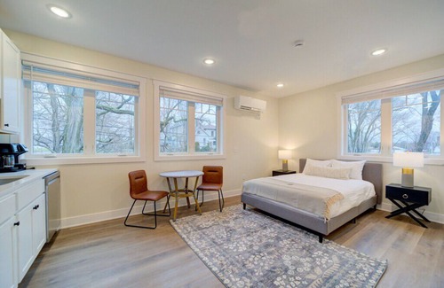 Nelson Hotel | Stay on Clay - Suite #8