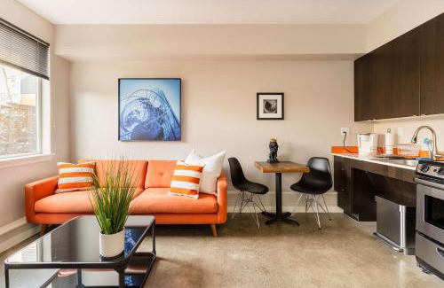 Belmont Apartamento | Stay Portland - Bright Studio Apartment - Food Carts & Local Shops