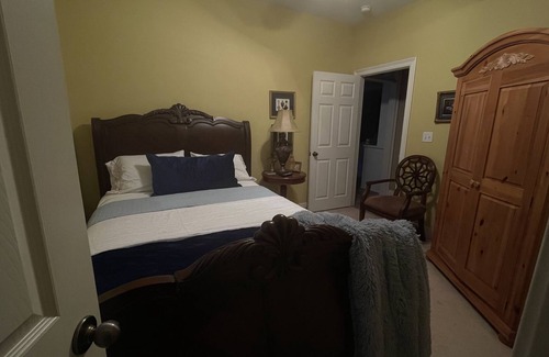 Geismar Casa | Stay with Brenda….Beautiful home with private room & bath…patio Gourmet kitchen