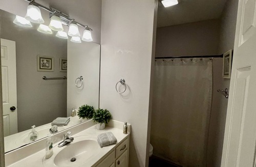 Geismar Casa | Stay with Brenda….Beautiful home with private room & bath…patio Gourmet kitchen