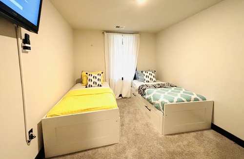 Church Street Casa | Stay with Jenny at Hapeville, twins beds