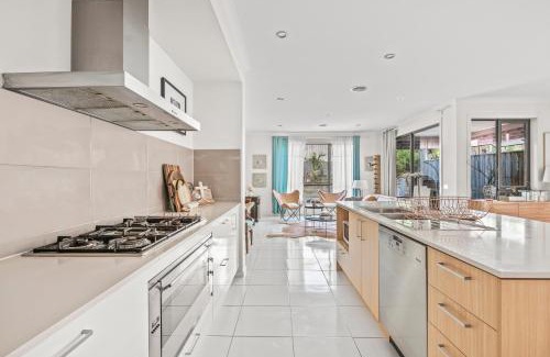 Wantirna South Villa | StayAU 4BR Designer Home in Knox