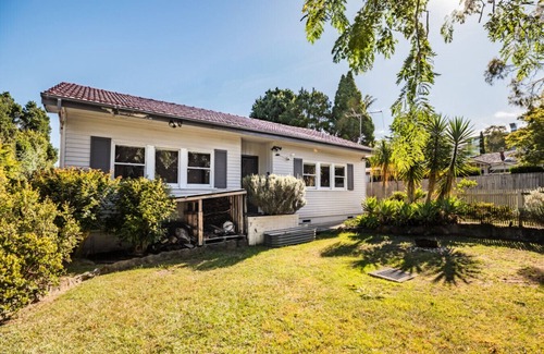 Mount Colah Casa | StayAU 4BRM Charming Modern Home in Mt Colah
