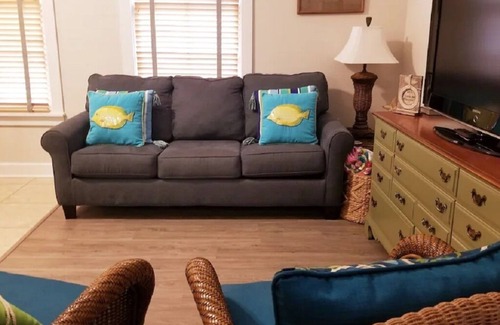 Steinhatchee Complejo | Cabaña náutica # 5 - Recién remodelada - Resbalón del barco - Tercera noche 50% de descuento **