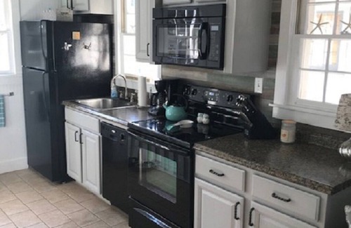 Steinhatchee Complejo | Jengibre - Recién remodelado - Cama King - ** Tercera noche gratis o $ 800 por semana **