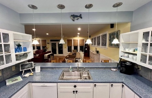 Steinhatchee Complejo | Steinhatchee Landing Resort-Lazy Daisy #37-Dog Friendly **THIRD NIGHT FREE**