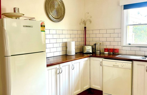 Kyneton Casa | Stella house Off Piper. Spacious 4-bedroom house in charming Kyneton