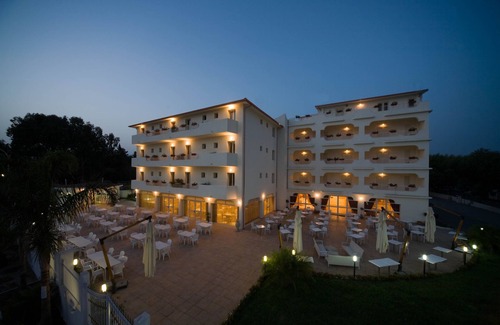 Porto Salvo Alquiler De RV | Stella Marina Hotel
