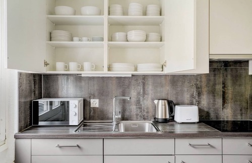 Wipkingen Apartamento | Stellar Wipkingen 3BR w/ Common Garden, nr River, by Blueground